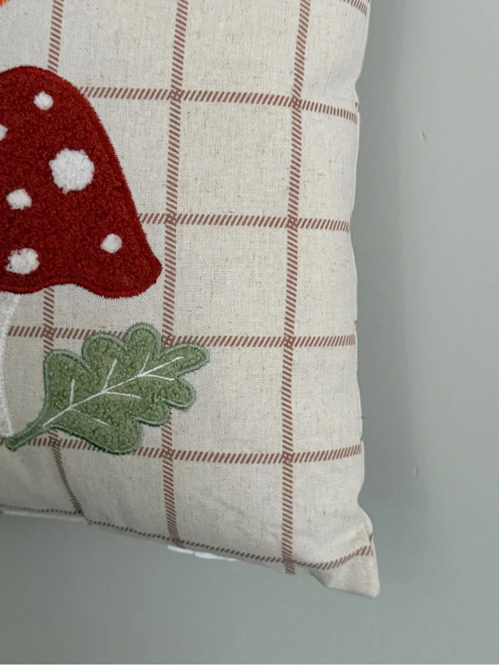 Mushroom decorative throw